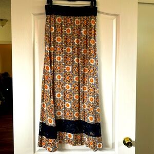 EUC Flowy maxi skirt - Med - Off-white with blue/orange mandala print; Rayon
